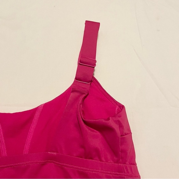 Nike Essential Scoopneck Tank Top Size Medium - Picture 7 of 15